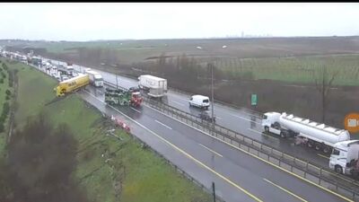 TEM'de kaza! Trafik durdu