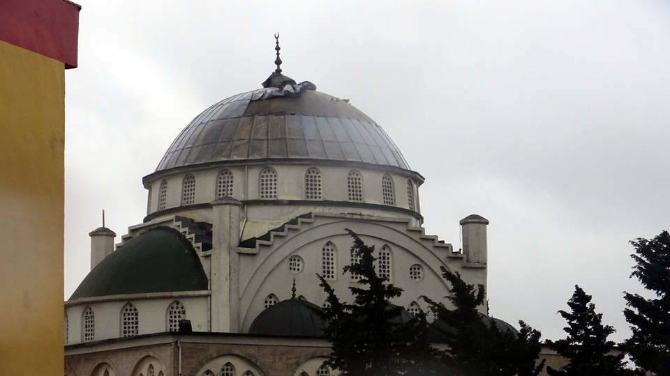 Ne depreme ne fırtınaya dayandı!