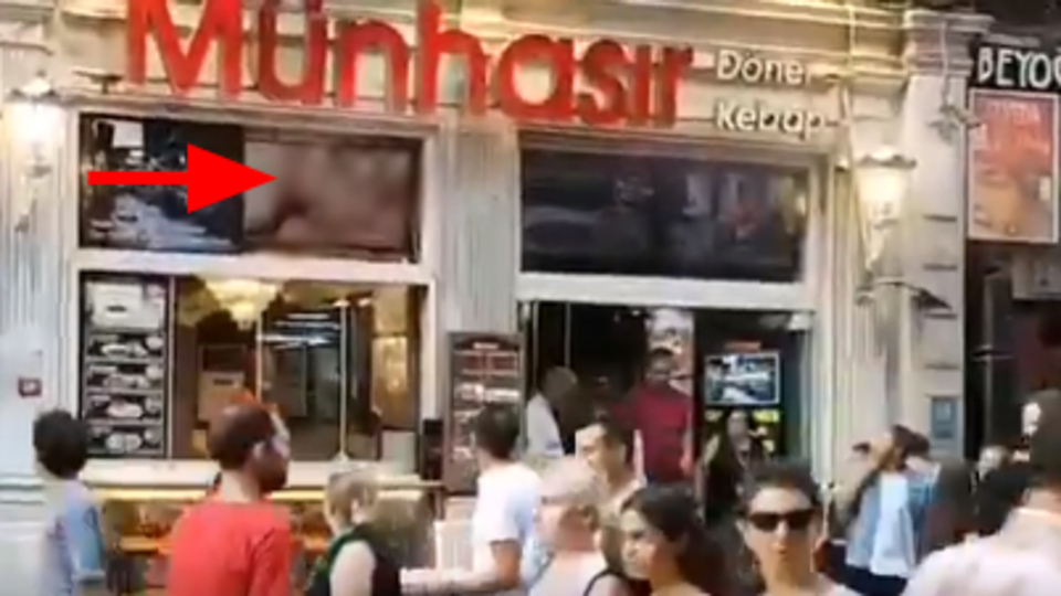 İstiklal Caddesi'nde porno şoku!