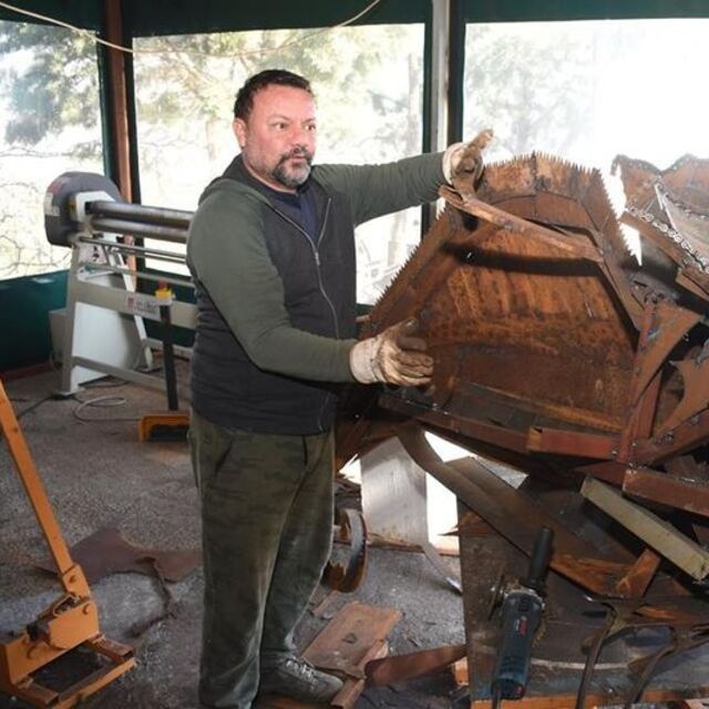 Ünlü ressam evinde ölü bulundu