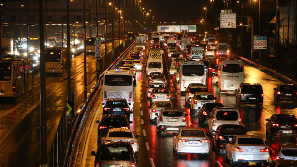 İstanbul trafiği felç!