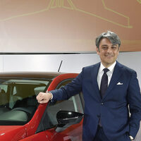 Adı Renault ile anılan CEO istifa etti