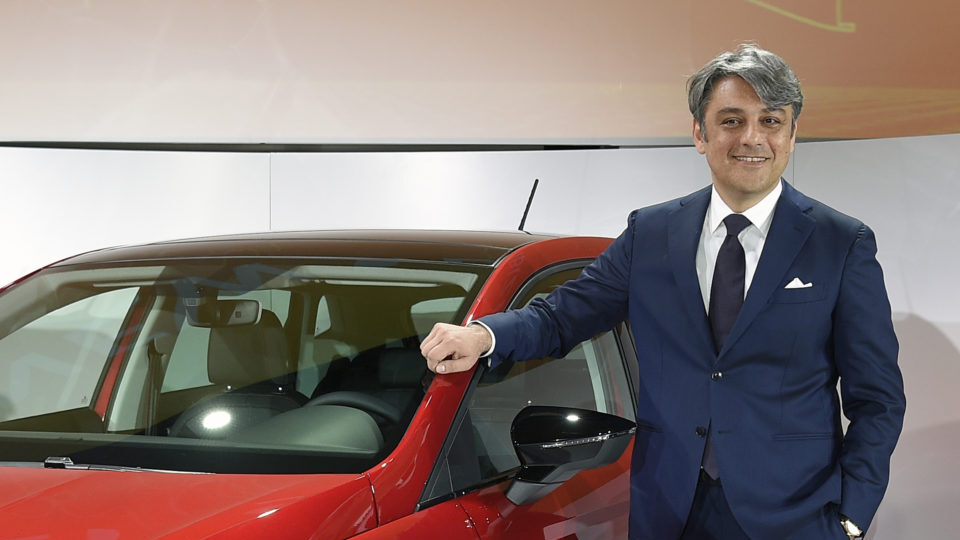 Adı Renault ile anılan CEO istifa etti