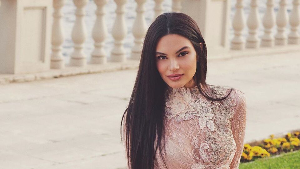 Almeda Abazi kimdir?