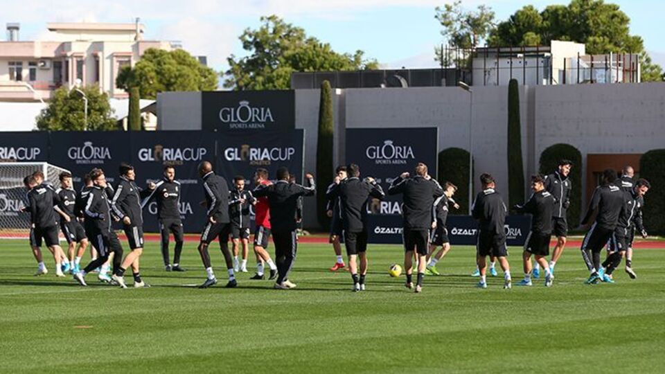 Beşiktaş orta ve şut çalıştı
