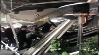 AVM'de kafenin asma tavanı çöktü!