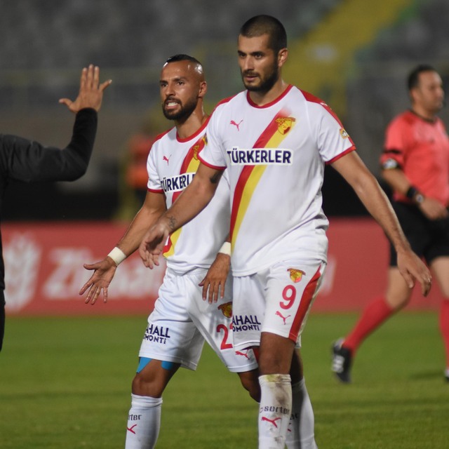 Göztepe'de iki yıldız kadro dışı