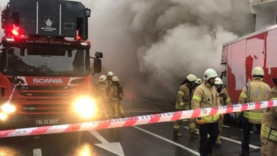 Ümraniye'de korkutan yangın