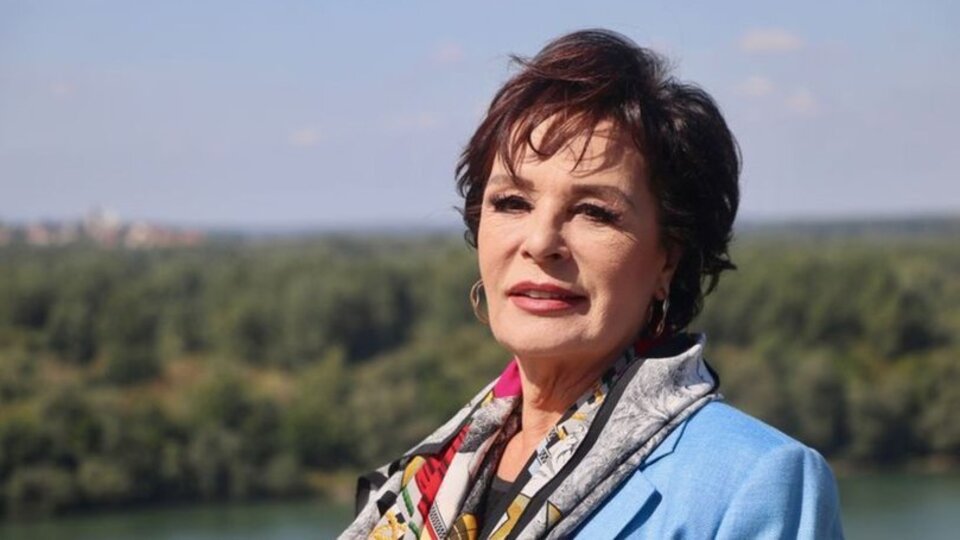 Hülya Koçyiğit kimdir?