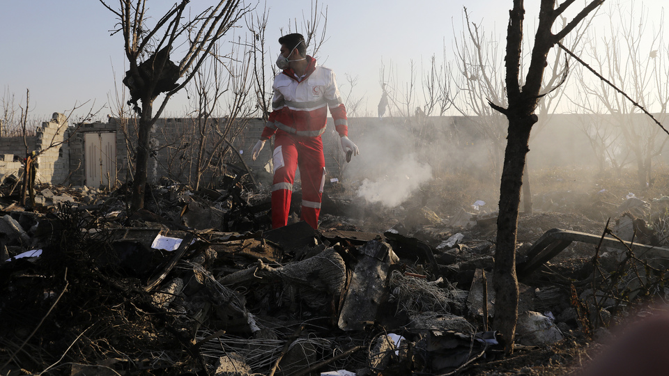 İran'da düşen uçakla ilgili flaş açıklama: Füze veya bomba olabilir
