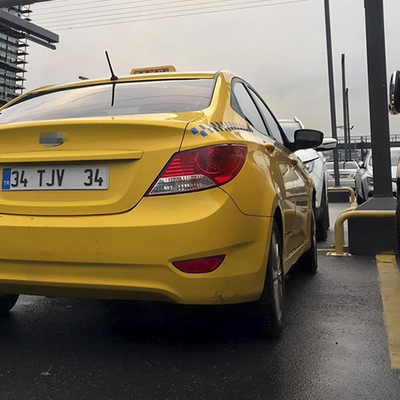 Taksicinin 'Arap turist' inadına ceza!