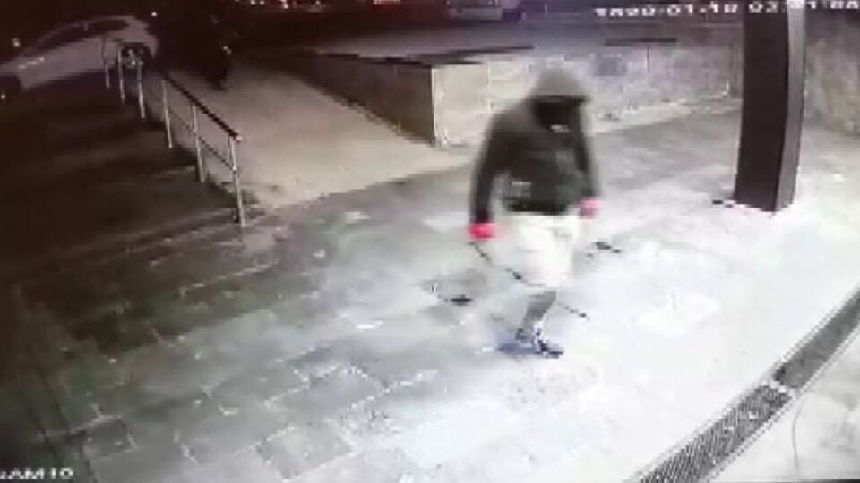 Silahlı soygun anbean kamerada!