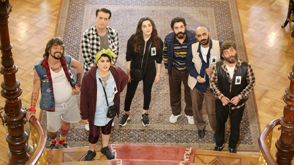 Baba Parası oyuncuları Manga'nın klibinde