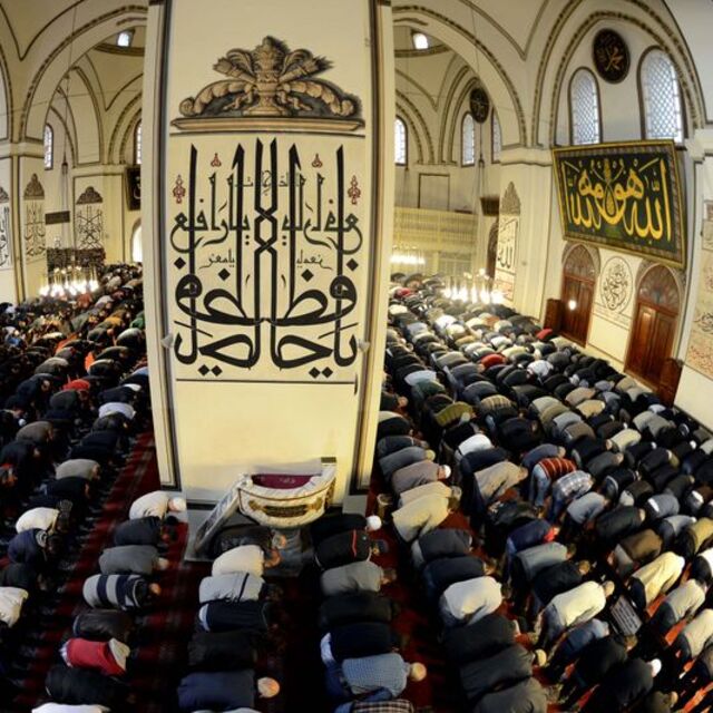 Bursa Cuma namazı saati kaçta?