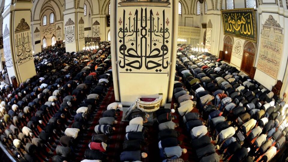 Bursa Cuma namazı saati kaçta?