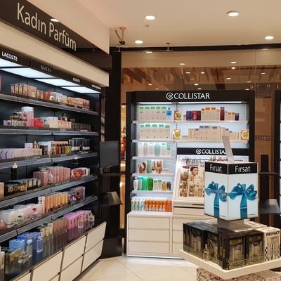 Ünlü kozmetikçi iflas etti