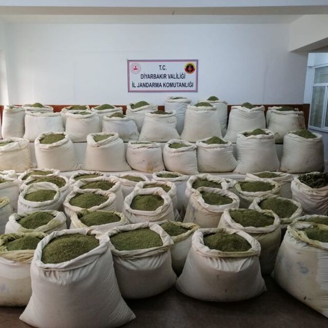 Diyarbakır'da 2 ton 80 kilo esrar!