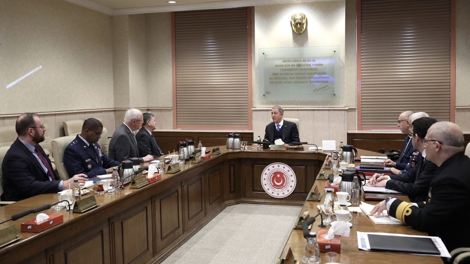 Bakan Akar'dan kritik görüşme!