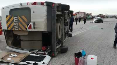 Rehabilitasyon servis aracı çarpıştı