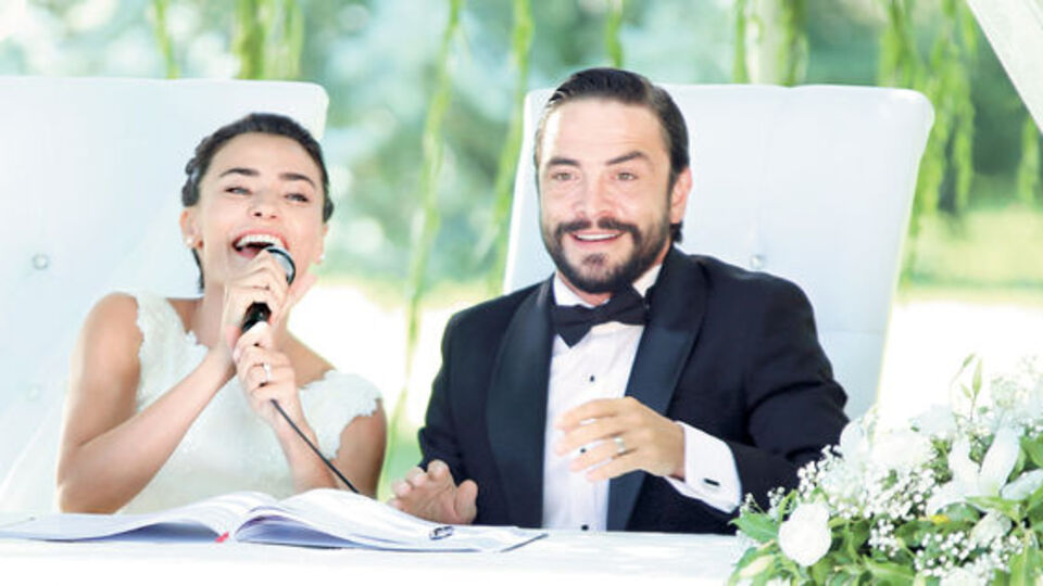 Ailecek Şaşkınız konusu ve oyuncuları