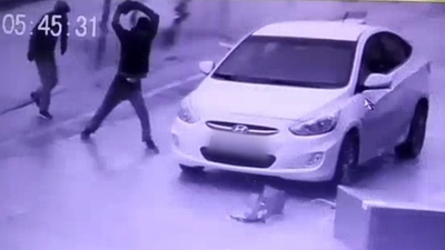 Camı böyle kırıp, çaldılar