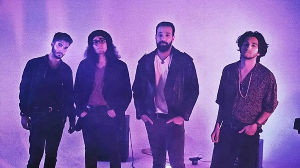 İlk single ilgi gördü