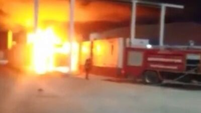 Görevlilere kızdı, TIR'ı ateşe verdi