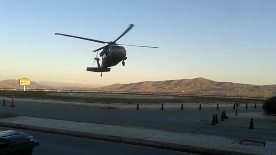 Hamileyi askeri helikopter yetiştirdi