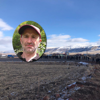 Boğazı kesilmiş ve silahla vurulmuş halde bulundu