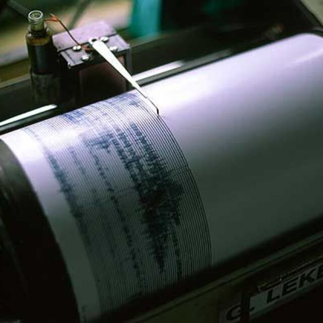 4.7 büyüklüğünde deprem! İstanbul da hissetti