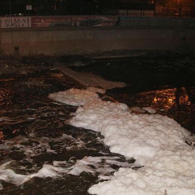 Oltu çayında korkutan köpük!