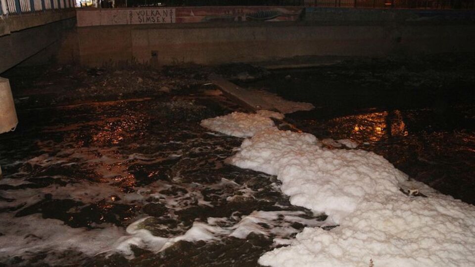 Oltu çayında korkutan köpük!