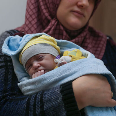 "Yaşamaz" demişlerdi! Ömer bebek kazandı