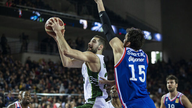 Anadolu Efes rahat kazandı