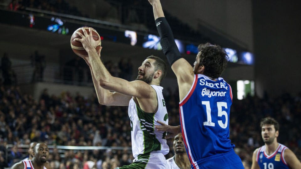 Anadolu Efes rahat kazandı