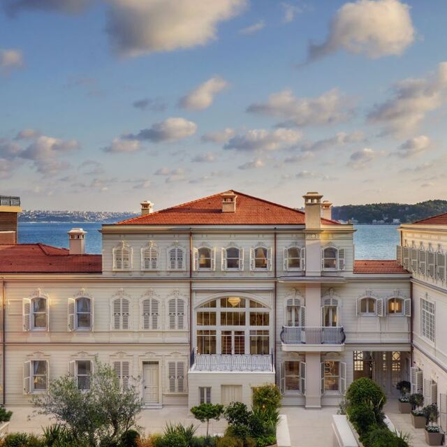 Kapılarını kampanya ile açtı