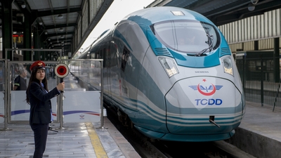 Yeni YHT'ler Ankara'ya ulaştı!