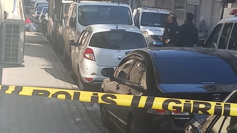 Tartıştığı kadını silahıyla rehin aldı!