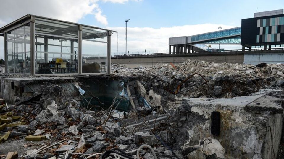 Atatürk Havalimanı'nda kargo yıkımı