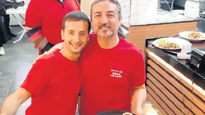Çelik garson oldu