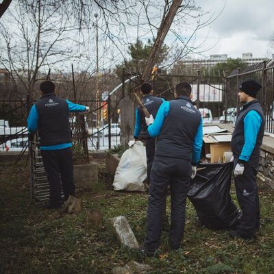 O mezarlık temizlendi, kilit vuruldu!