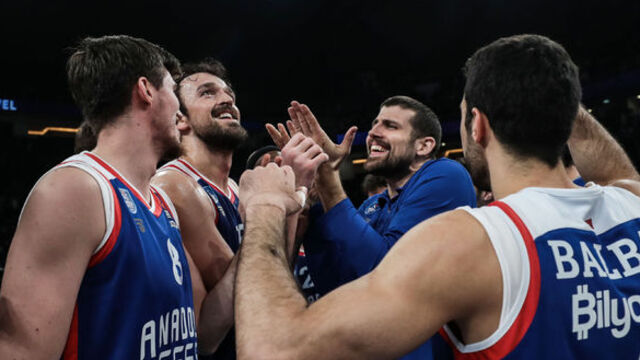 Anadolu Efes yine farklı kazandı!