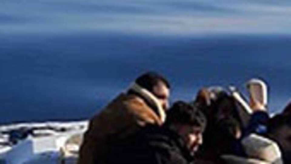 Fiber teknede 10 kaçak göçmen yakalandı