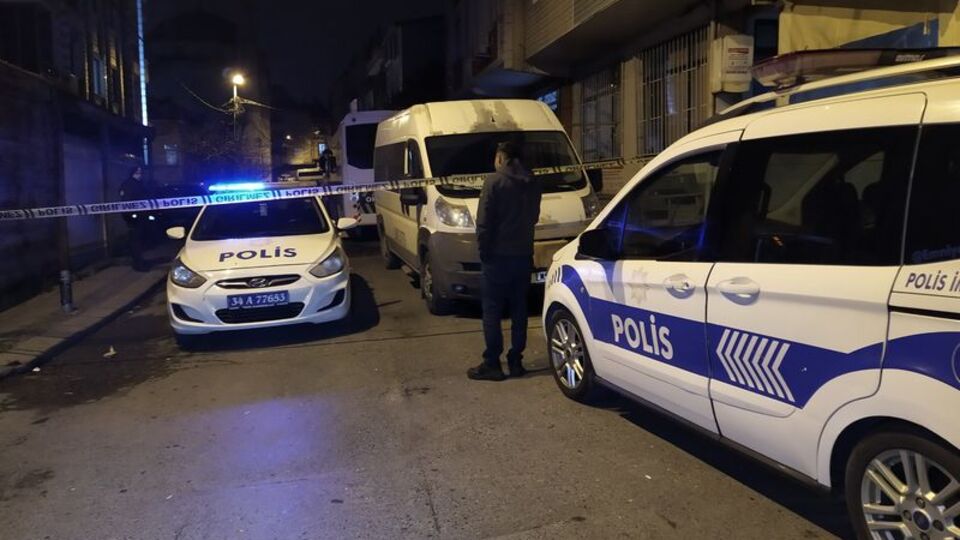 Torbacı dehşeti! Başından bıçakladılar