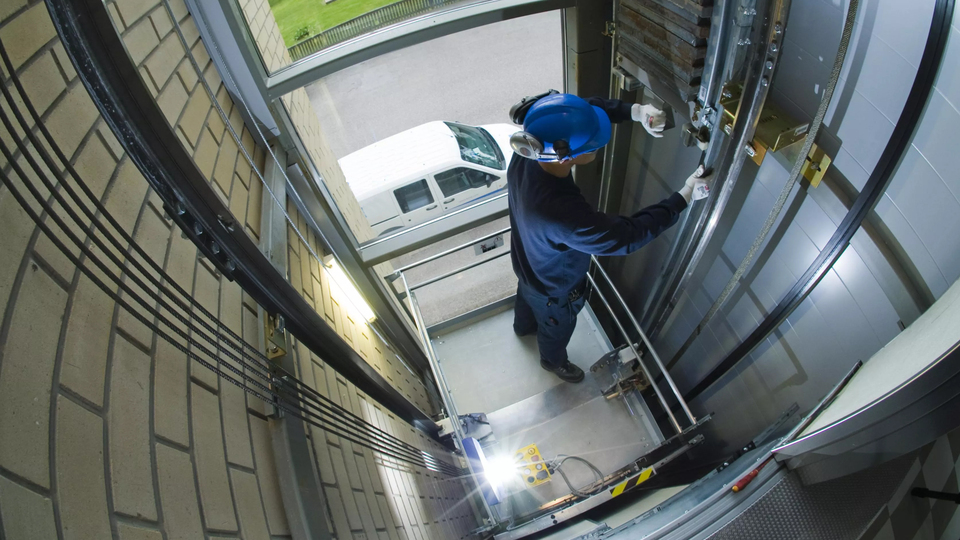 3 asansörden 1'i uygunsuz