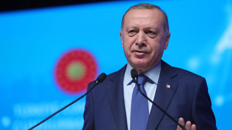 "1 senede şovmenlerin maskesi düştü!"