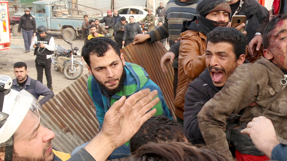 İdlib'de pazar alanı vuruldu: 15 ölü!