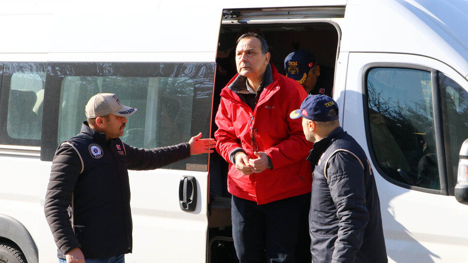 Nihat Özdemir'in oğlu ve gelini serbest