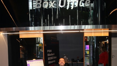 Biletlerini kendisi sattı