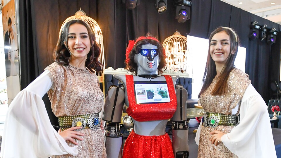 'Kınacı robotlar' sahneye çıktı